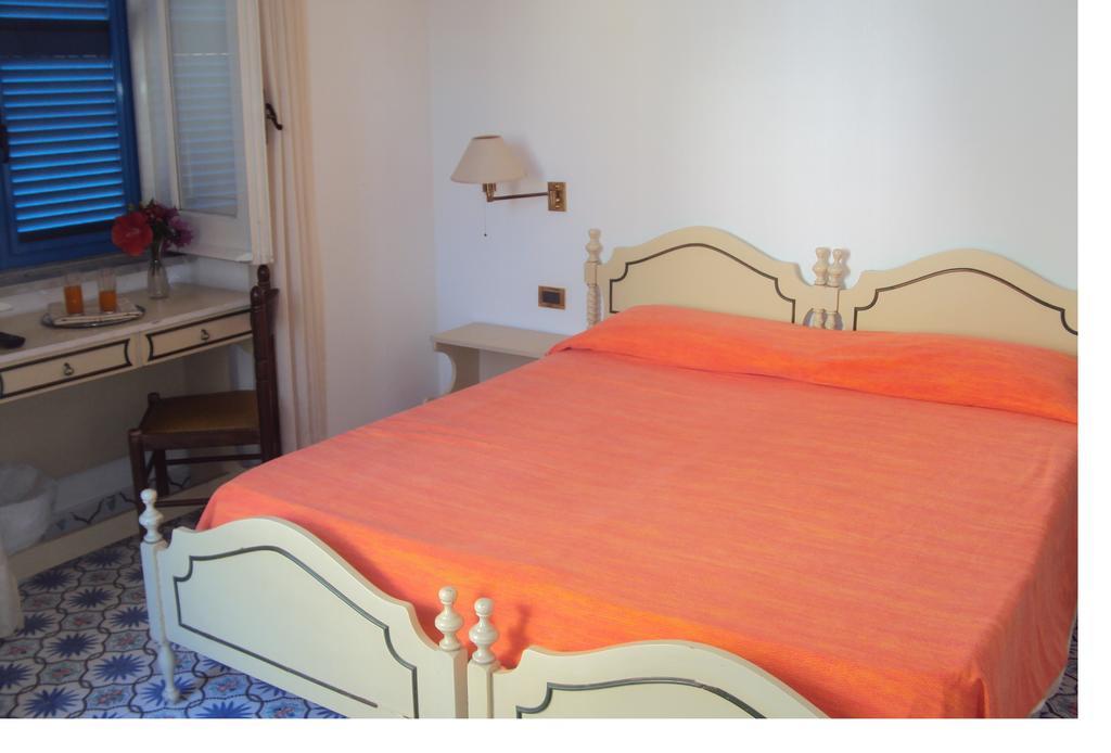 Hotel Villa Hermosa Ischia Room photo